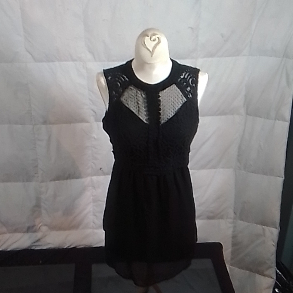 Black backless & sleeveless dress